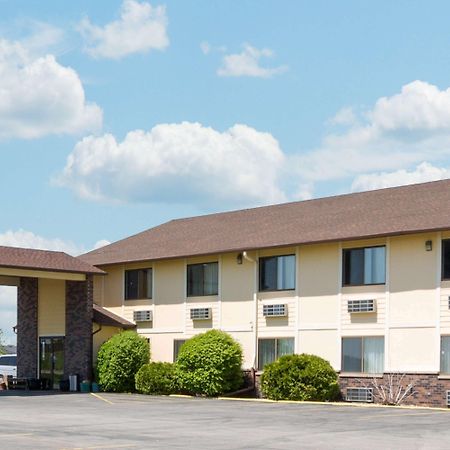 Hotel Super 8 By Wyndham Perry Ia Exterior foto